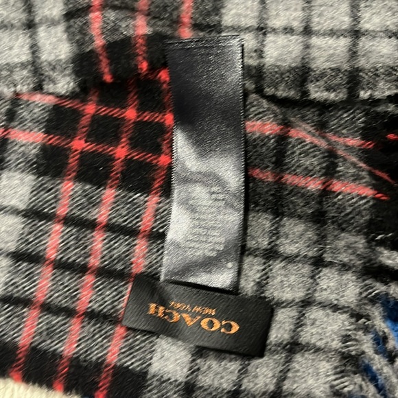 Gently used scarf for men 100% authentic great for everyday wear and night out - Picture 4 of 9